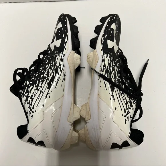 Under armourbaseball tennis shoes black and white size 9 Athletic Shoes
